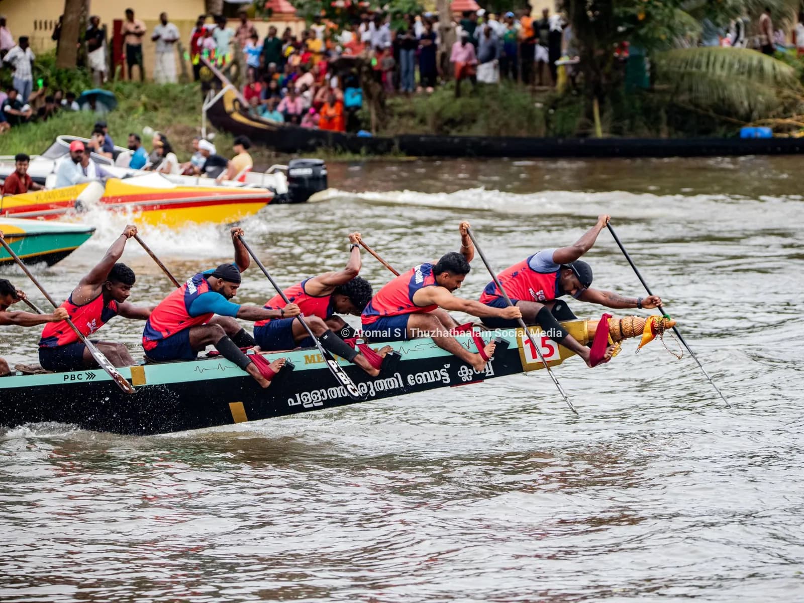 PBC Pallathuruthy crew in perfect sync at the prow